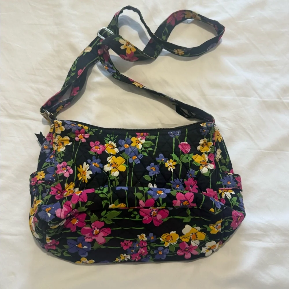 Vera Bradley - Wildflower Garden - Shoulder Bag with Keychain - Picture 4 of 6